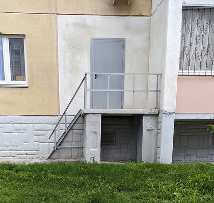 Дверь в электрощитовую Дверь в электрощитовую